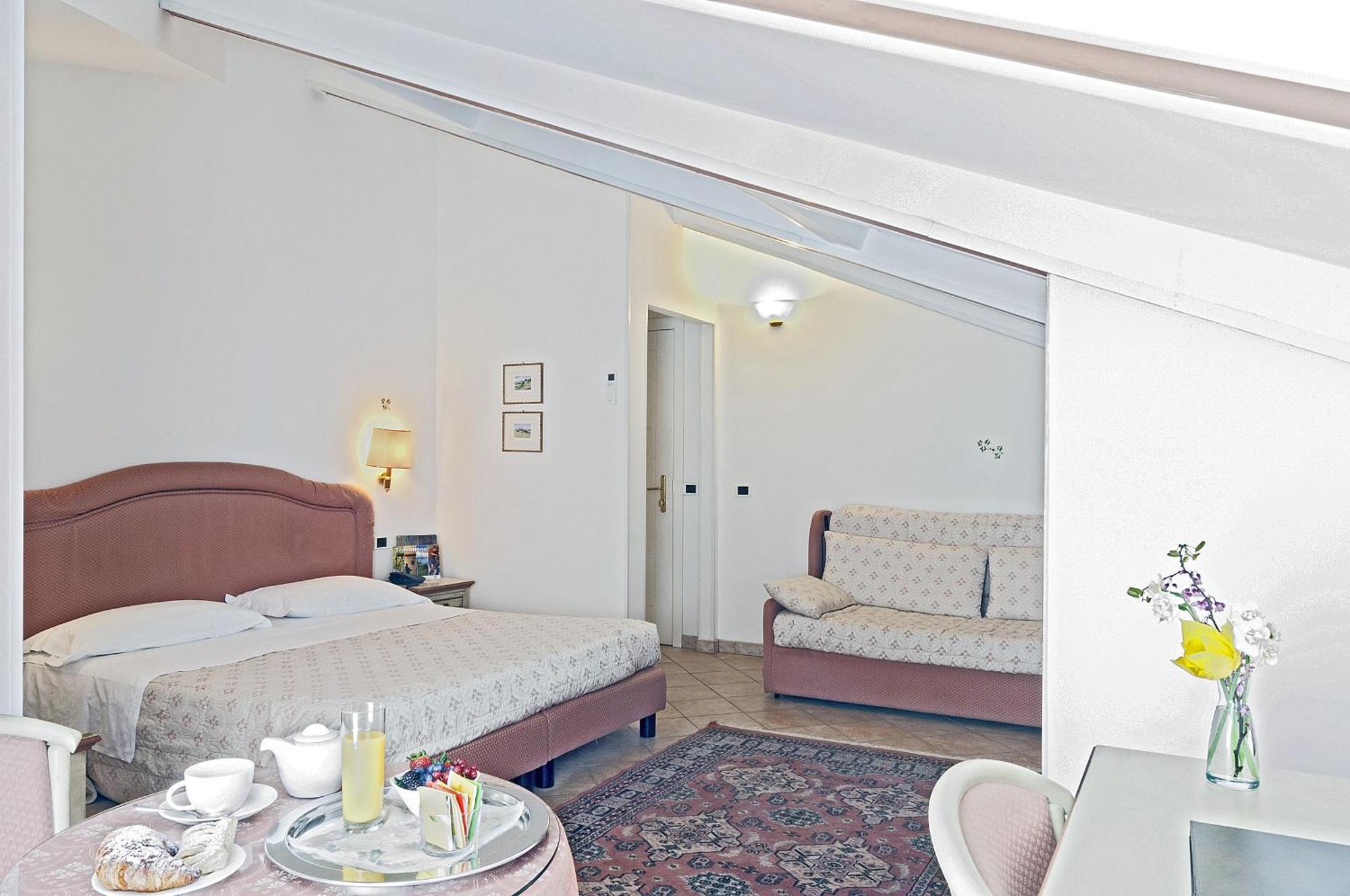 Hotel Kursaal Passignano sul Trasimeno Quarto foto