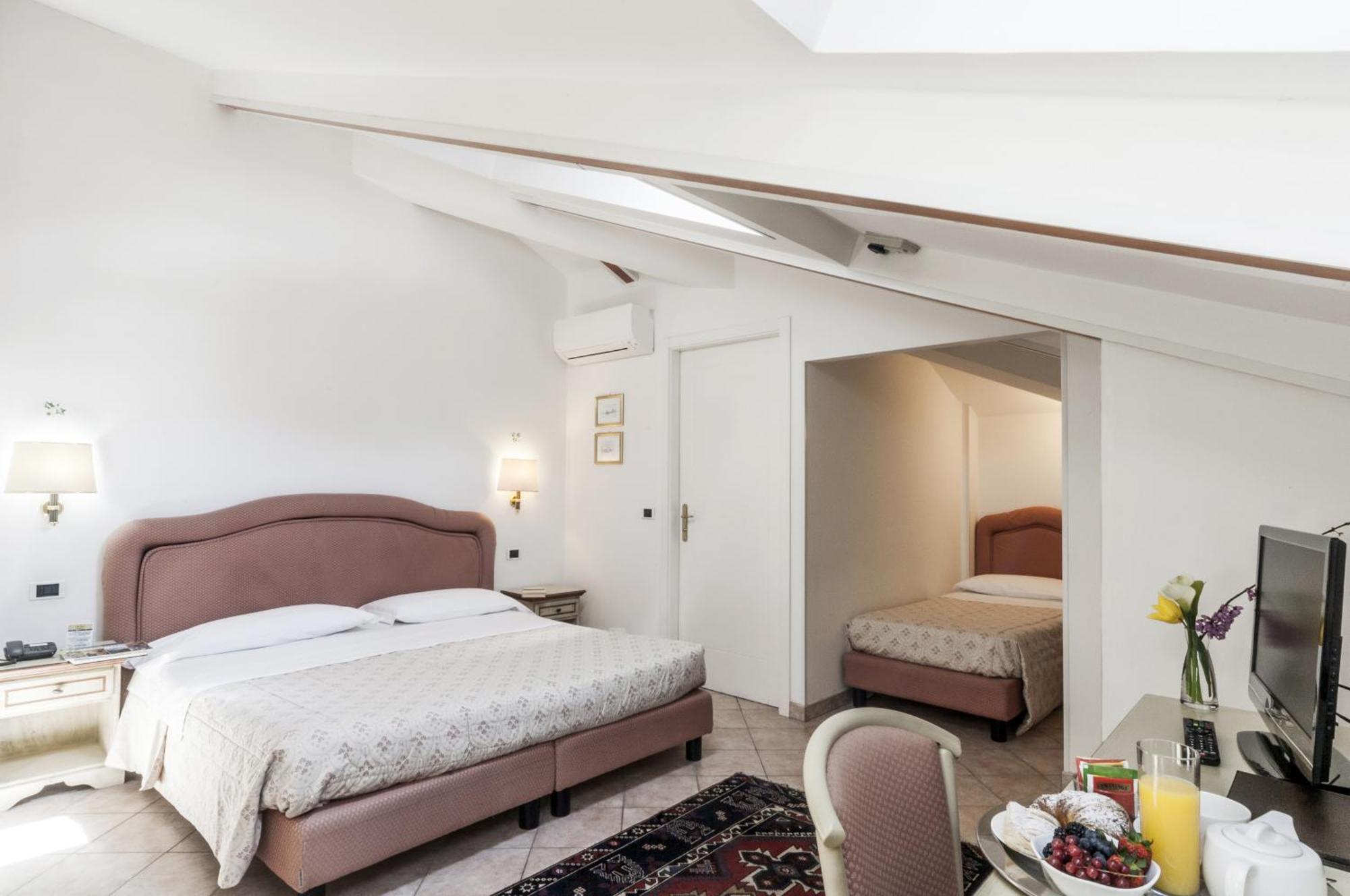 Hotel Kursaal Passignano sul Trasimeno Quarto foto