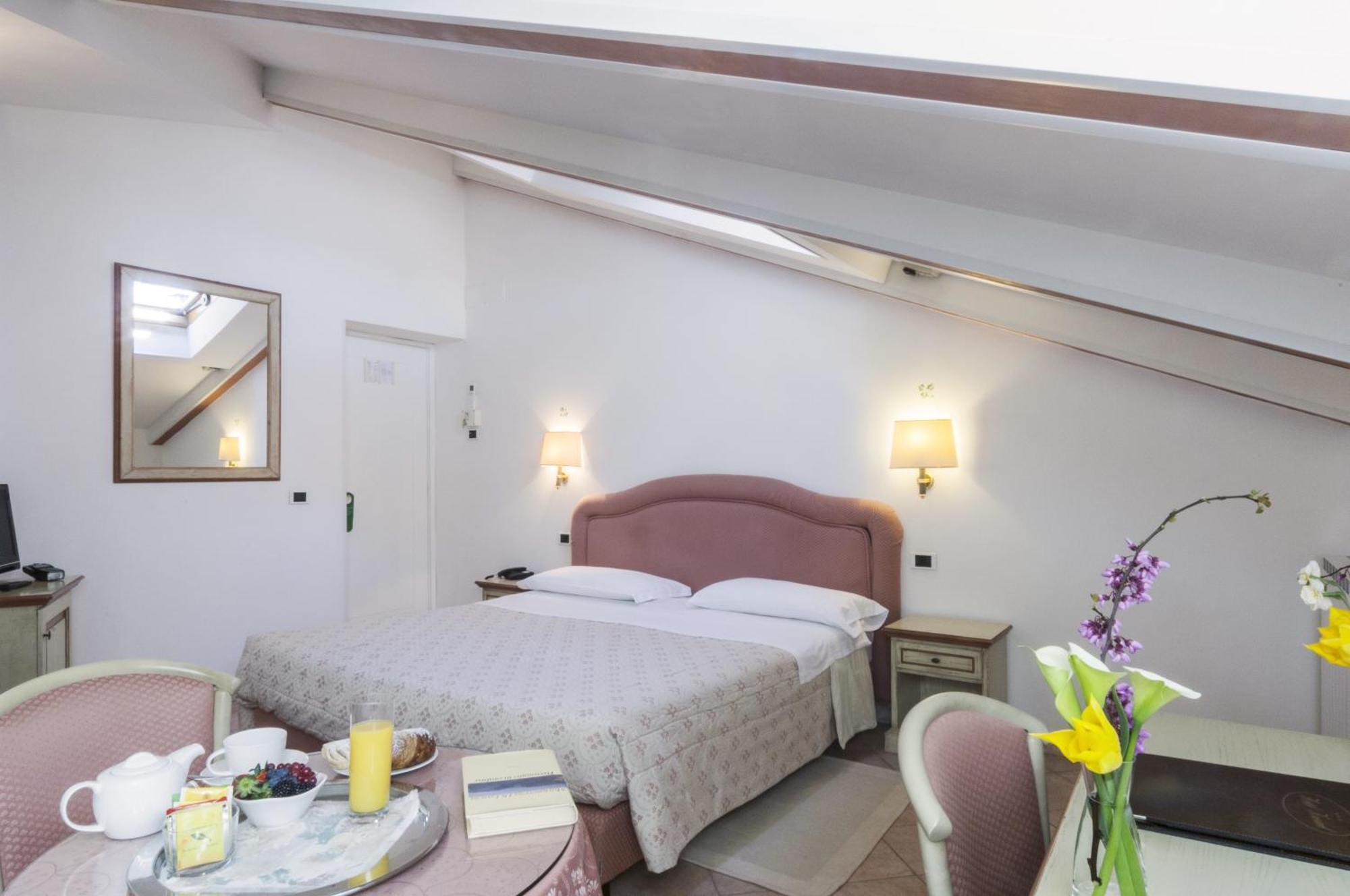 Hotel Kursaal Passignano sul Trasimeno Quarto foto